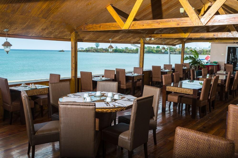 Starfish Tobago Hotel Black Rock Exterior photo